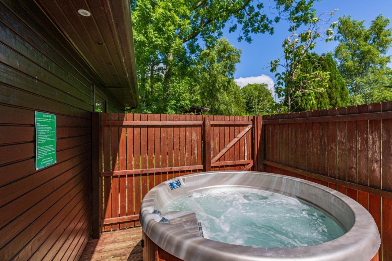 Birch Lodge 20 With Hot Tub Newton Stewart Exterior photo